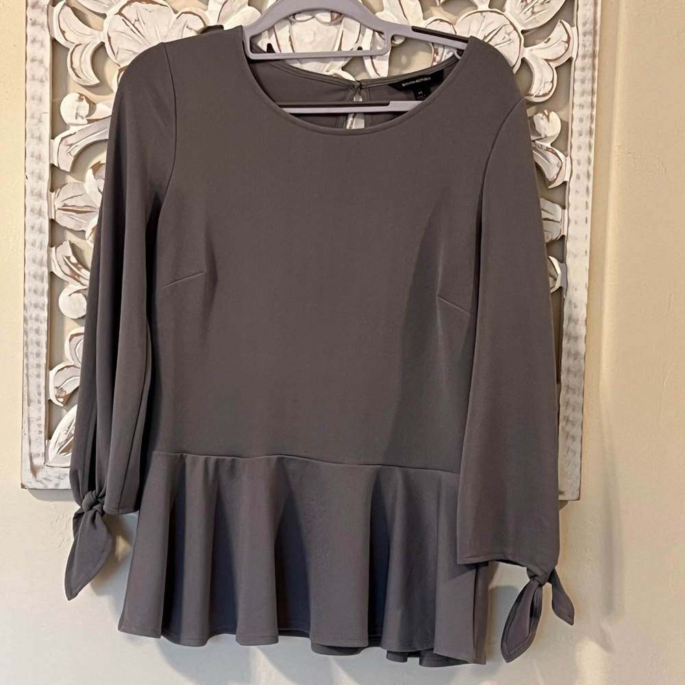 Banana Republic Gray Peplum Top with Tie 3/4 Sleeve Detail (Size Medium)